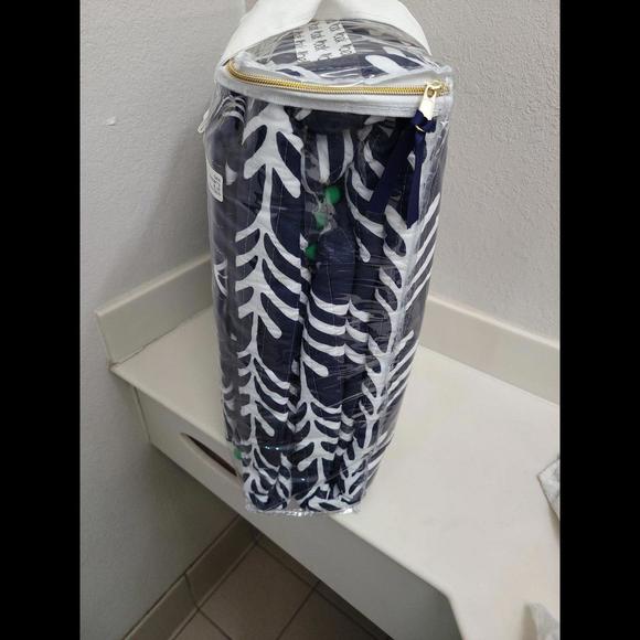 PRICE DROP! NEW Crown and ivy reversible twin quilt set - Picture 7 of 11